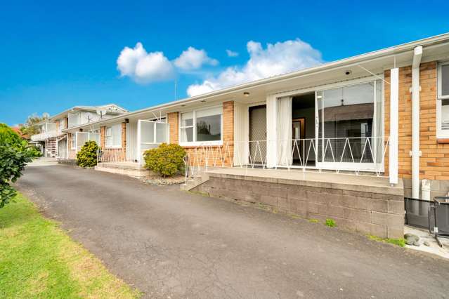 Tidy Mt Albert Two Beddy Unit!