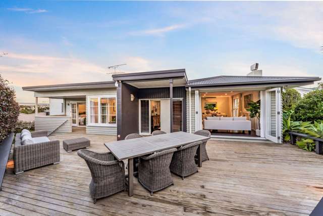A Rare 882m² Family Opportunity