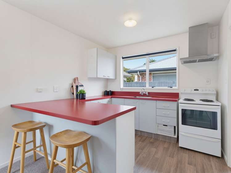 2/2 Bentley Street Russley_4