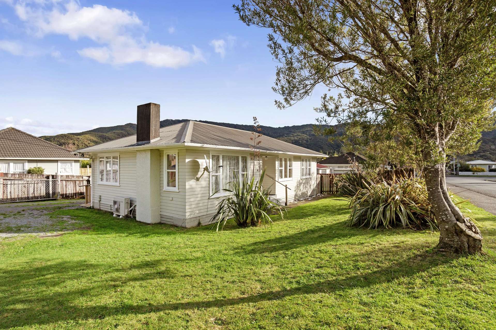 50 Coast Road Wainuiomata_0