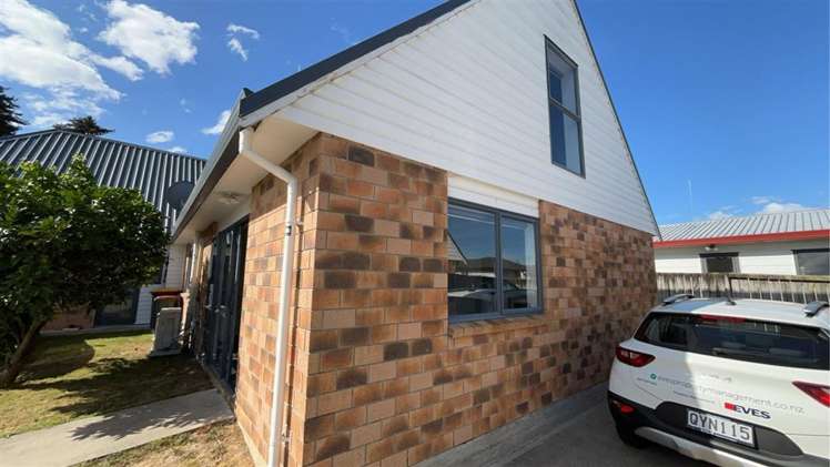 8D Inverness Avenue Hamilton East_21