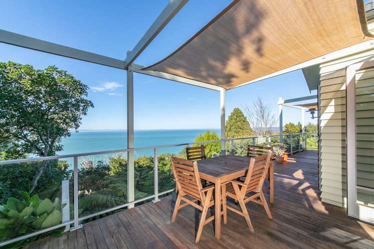 66 Kauri Point Road Laingholm_1