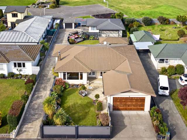Two Houses One Section Great Options