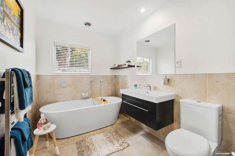 61 Alec Craig Way Gulf Harbour_15