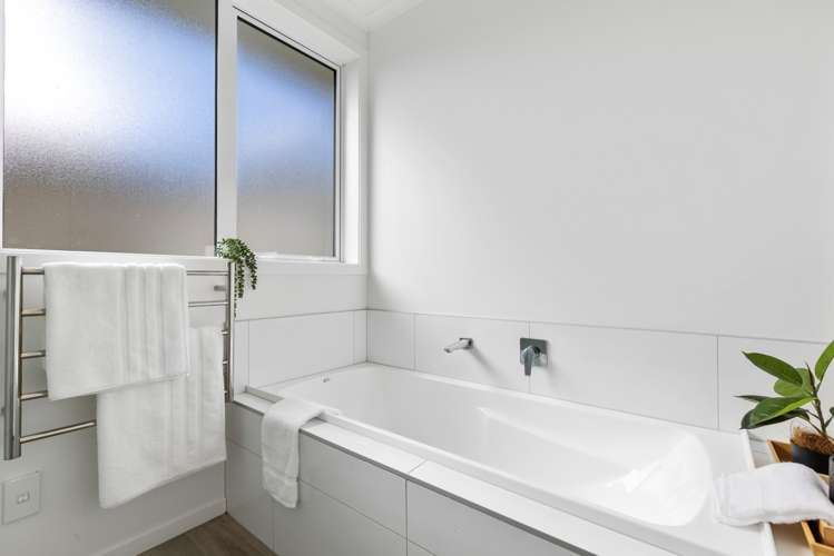 69a Pakanga Grove Pyes Pa_15