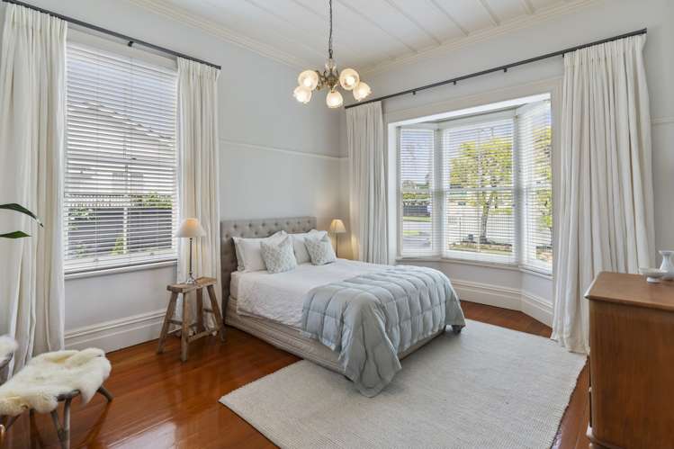 72 The Drive Epsom_17