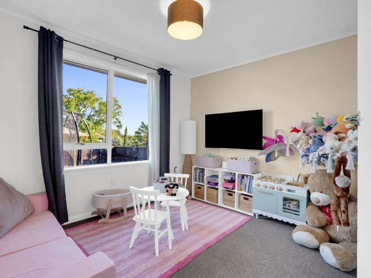 77 Houchens Road Glenview_11