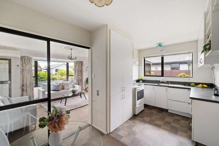 2/2 Burnridge Place Belfast_4