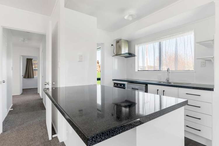 33 Sunrise Avenue Owhata_9