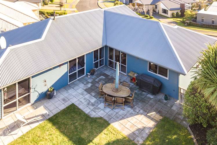 16 Lithgow Drive Otamatea_19