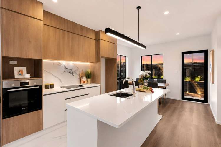 17 Greenbrier Street Westgate_2