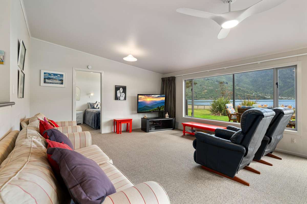 1755 Queen Charlotte Drive_4