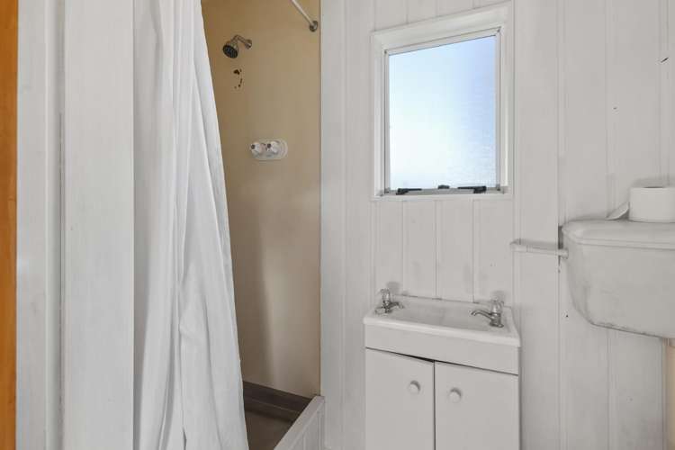 24 Joanne Crescent Pukehangi_15