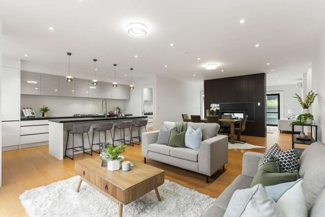 Bay Living - Brand New 5 Bed, 5 Bath Luxury Home