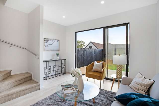 2/103 Botany Road Botany Downs_3