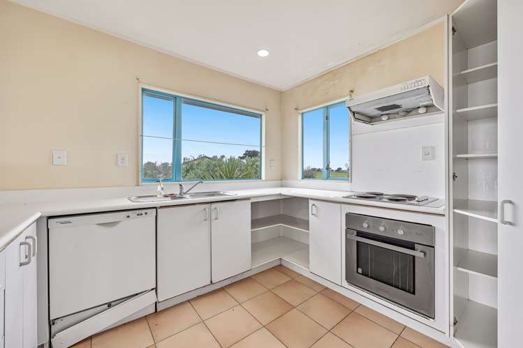 9 Hurstbourn Priors Goodwood Heights_11