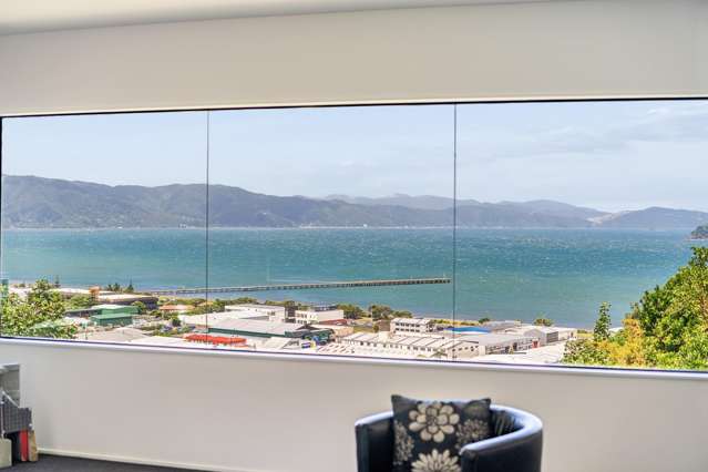 Elevated Living with Iconic Harbour Views