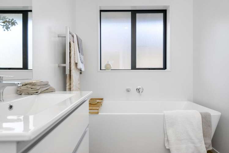42 Finstock Way 11103_16