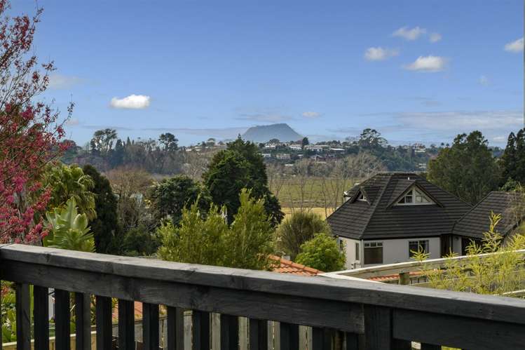 28 Woodford Avenue Brookfield_1