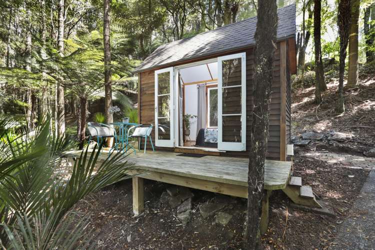 227 Woodlands Park Road Titirangi_12