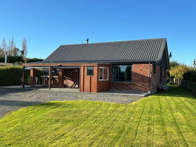 3 Bedroom, 2 Bathroom Plus Sleep Out