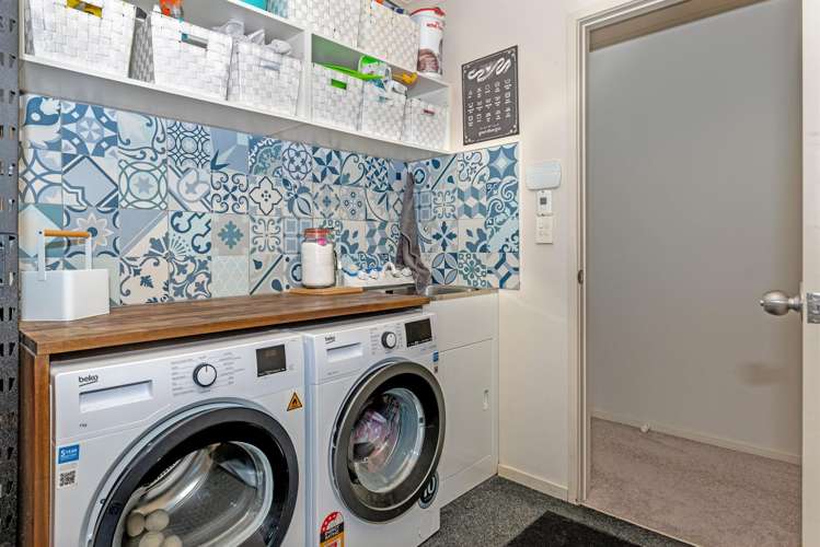 49 Sterling Park Lytton West_14