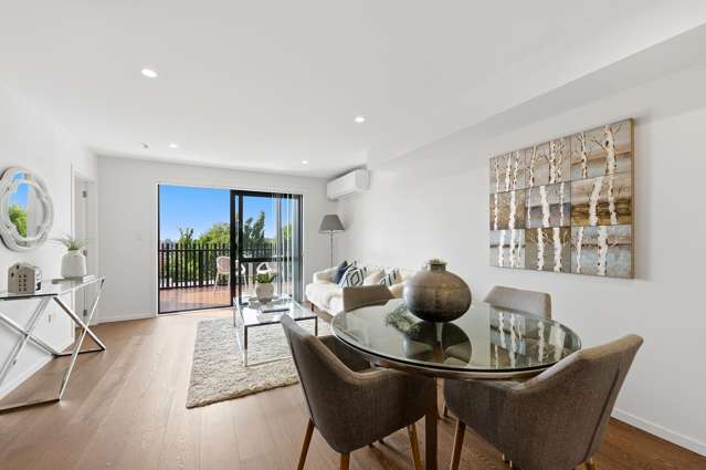 2/19 Trias Road Totara Vale_1