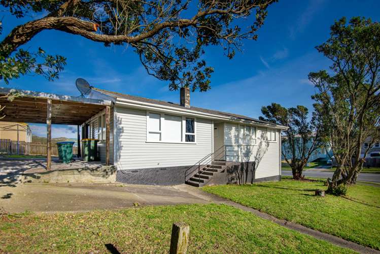 2 Penguin Grove Waitangirua_11