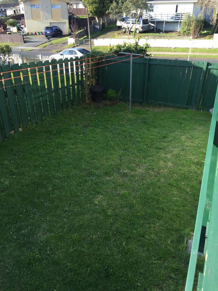 1/11 Frobisher Way Clendon Park_12