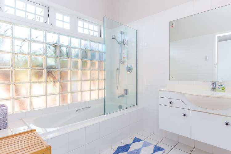 26 Hamana Street Narrow Neck_17