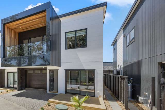 Sophisticated 4-Bedroom Townhouse