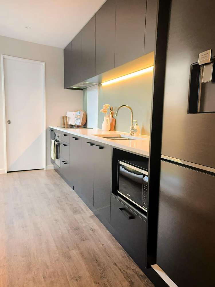 2/10 Hurley Street_3