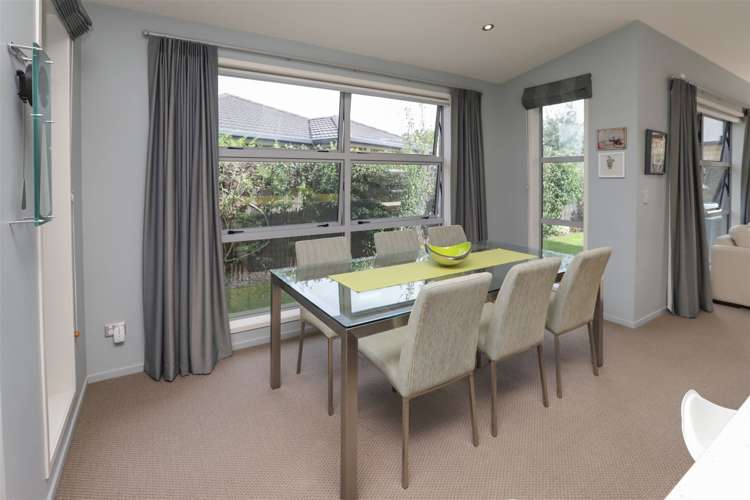 8 Ashington Grove Huntington_3