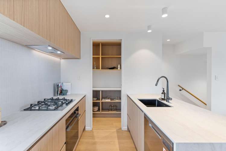 10B Joan Street Pt Chevalier_9