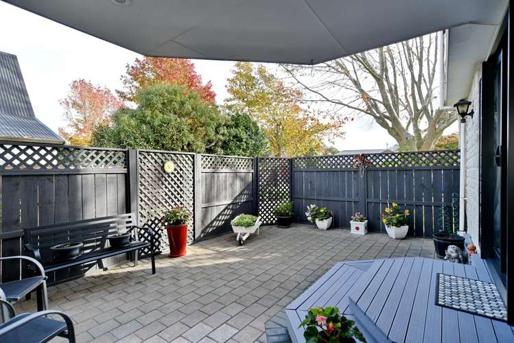 63 Trafford Street Harewood_23