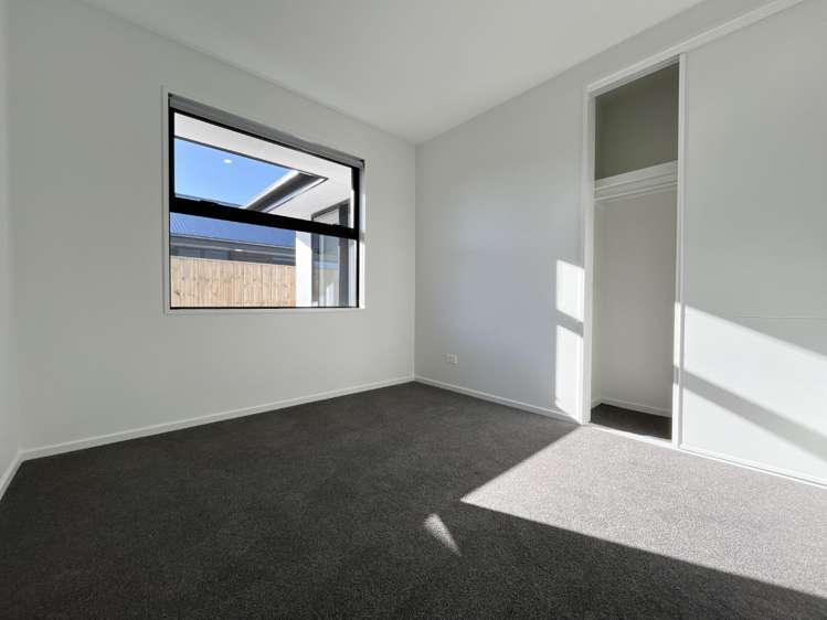 15 Silvergrass Way 11103_10