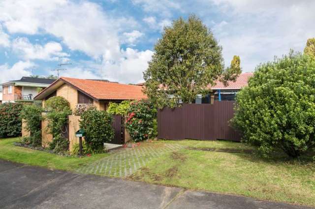 2/27 Glenmore Road Sunnyhills_1