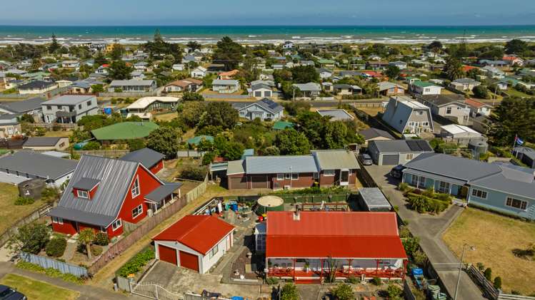 8 Taonui Street Waitarere Beach_24