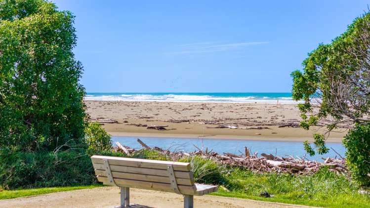 50 Punawaitai Road Pourerere Beach_12
