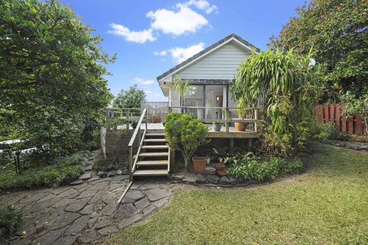 2/30 Galloway Crescent_0