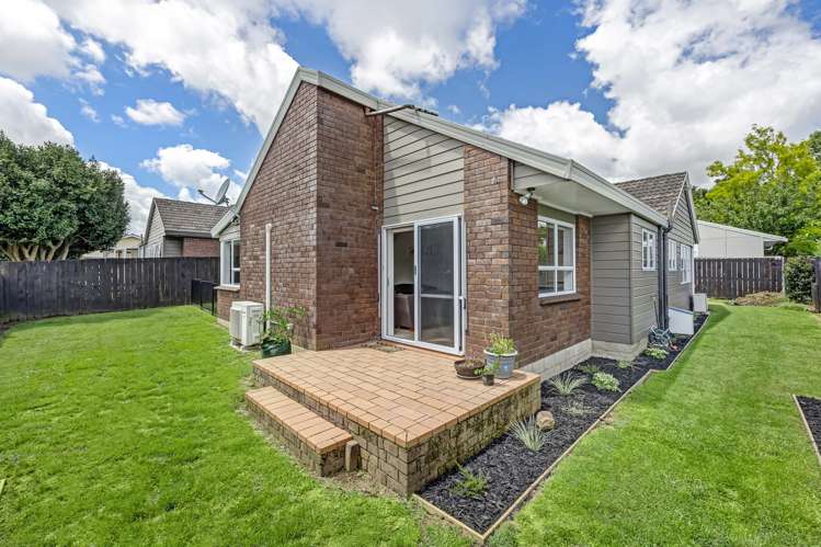 2/17 Beach Road Pahurehure_13