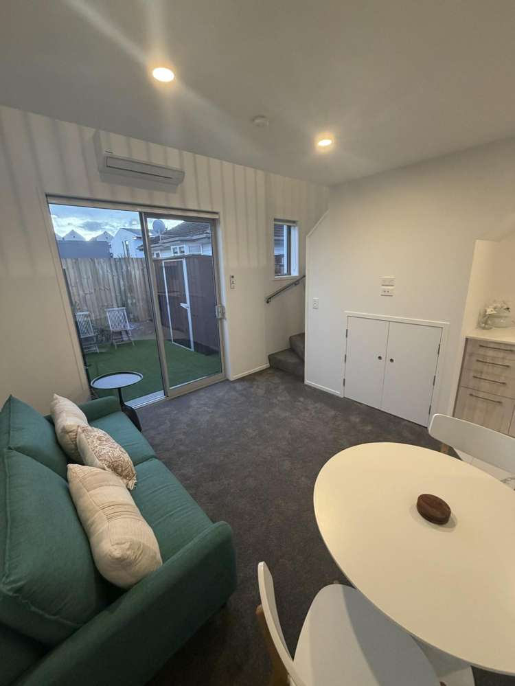  8/19 Winchester Street Merivale_4