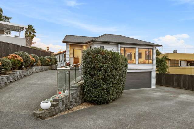 Spacious Family Retreat with Panoramic Water Views