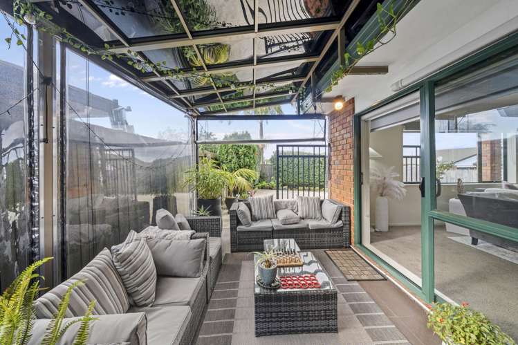 54 Robert Ross Place Clendon Park_10