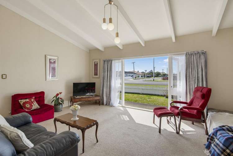 556 Queen Street East Levin_11