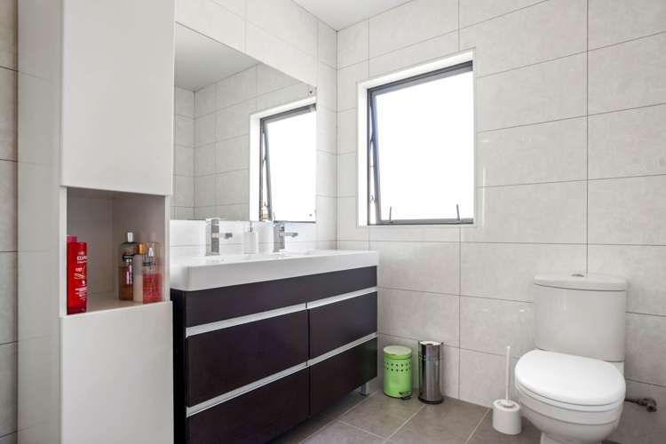 103b Roberts Road Te Atatu South_16