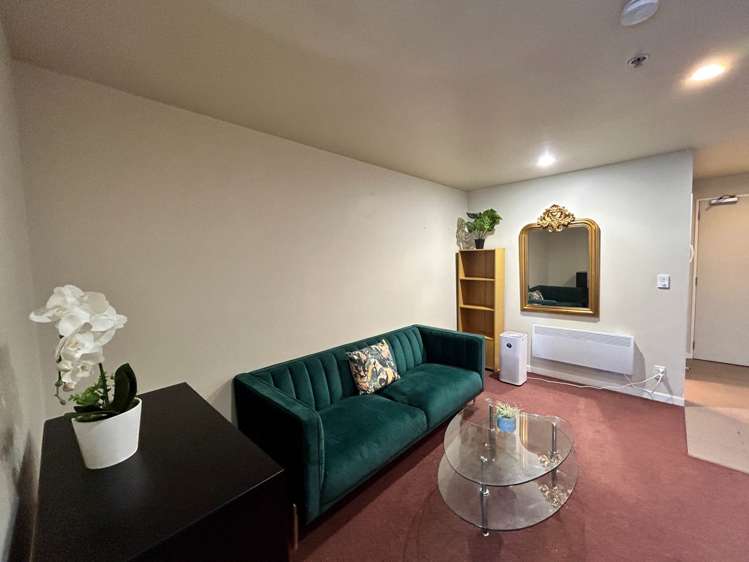 10J/76 Albert Street_0