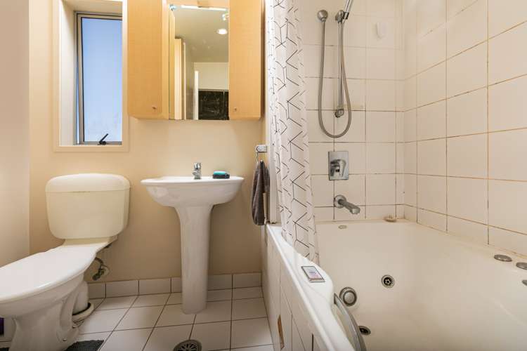 14/3 Riverside Road Orewa_17