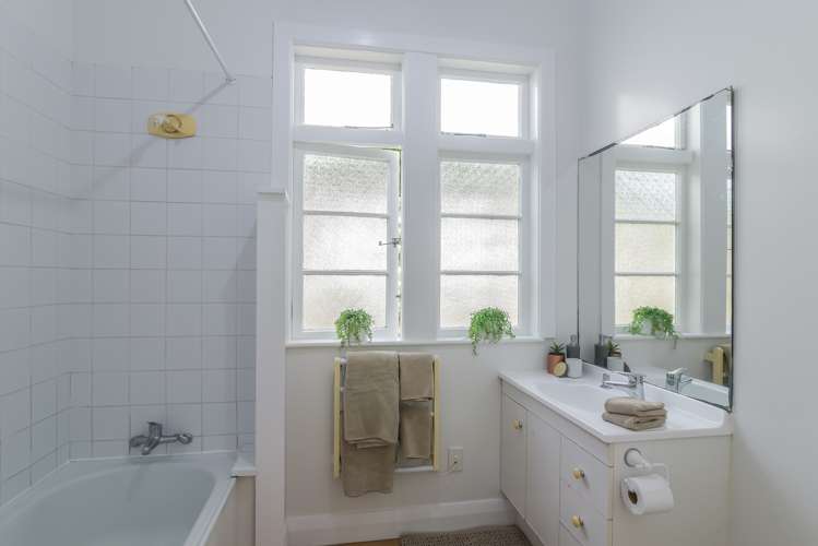 572 Broadway Strathmore Park_8