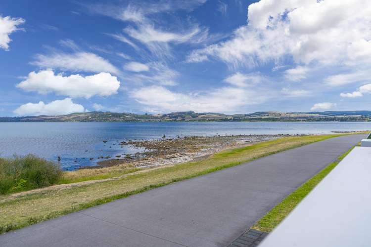 10/225 Lake Terrace Waipahihi_21